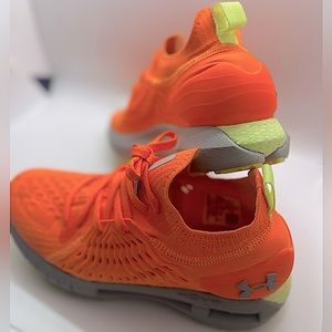 Under Armour HOVR Phantom SE RNR with Bluetooth tech UA Map to track run